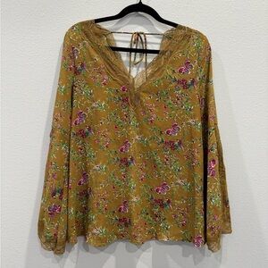 Entro Golden Floral Lace Blouse